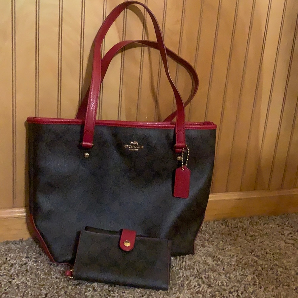 Authentic Coach purse and wallet set!